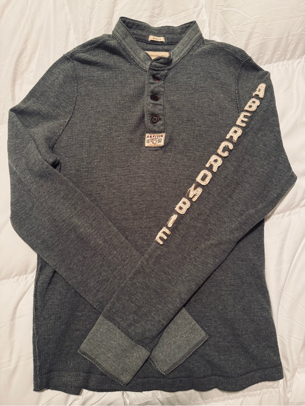Abercrombie & Fitch Men’s Charcoal Muscle Crewneck Henley Top